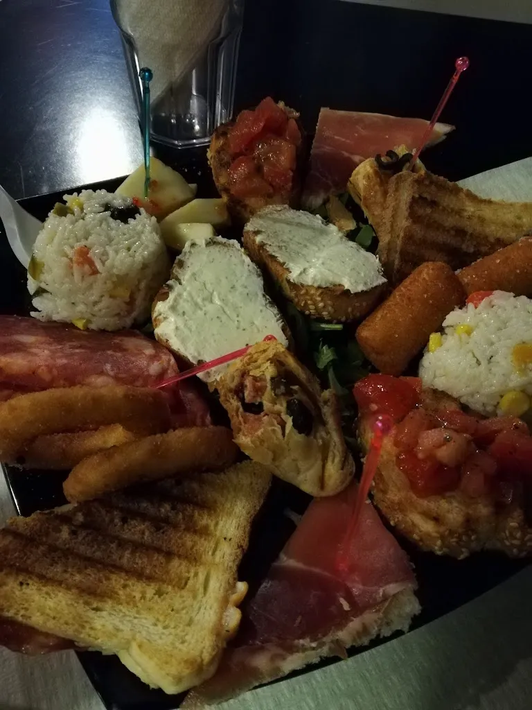 Jackie Garrido_Barbagianni Pub_Marineo_review