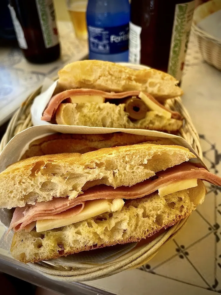 Andreea Budan_Enopaninoteca Gilberto e Vera_Lipari_review