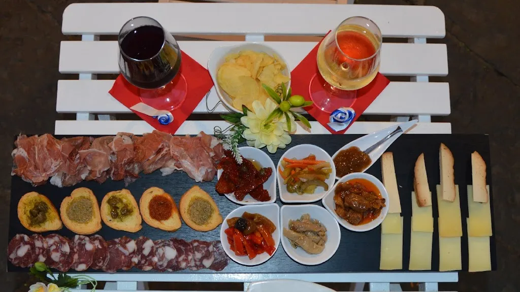 Mimmo Paone Vini & Pane Cunzato_Lipari_slider_image_3