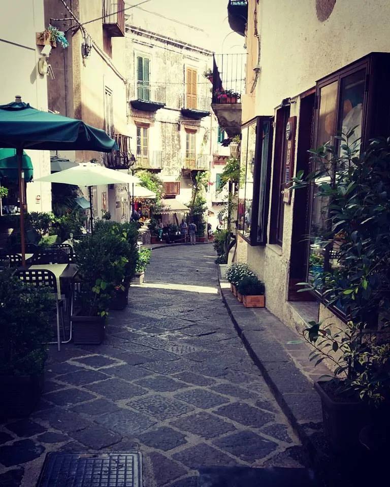 Essepiu di bono in vino2_Lipari_slider_image_3