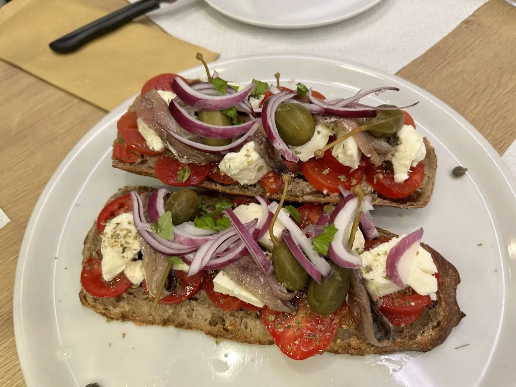 Alice Di Vincenzo_Viola Aeolian Cuisine_Lipari_review