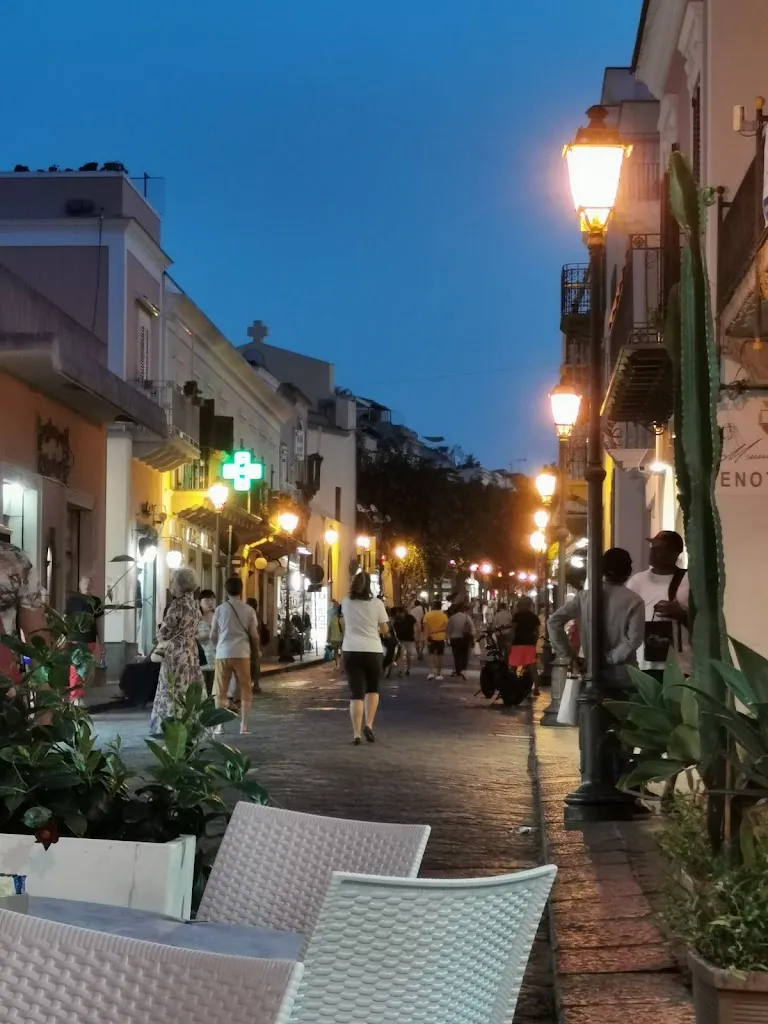 Tobias Hehemann_Viola Aeolian Cuisine_Lipari_review