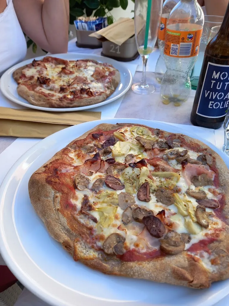 Mark Fenn_Viola Aeolian Cuisine_Lipari_review