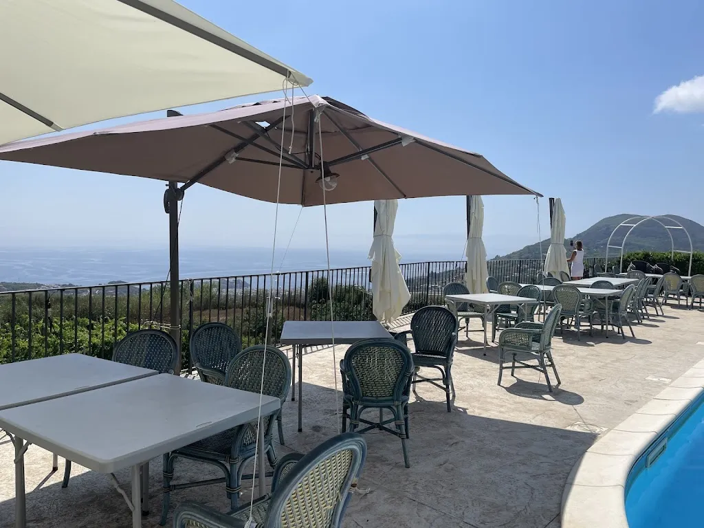 Ristorante Pizzeria I Tre Delfini_Lipari_slider_image_1