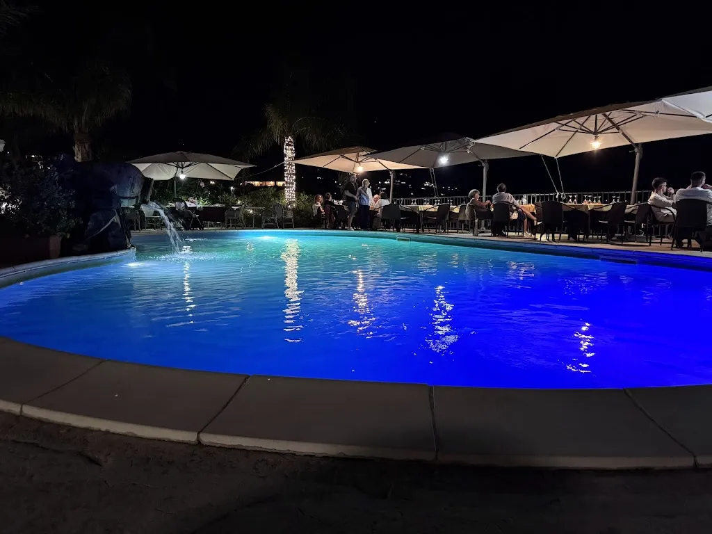 Ristorante Pizzeria I Tre Delfini_Lipari_slider_image_3