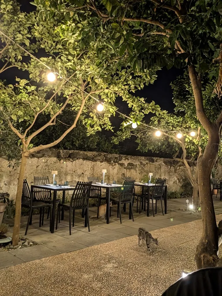 Maria Kitjapanon_Il Giardino di Lipari_Lipari_review