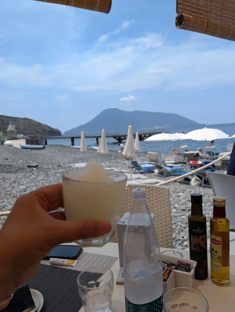 Maria Kitjapanon_Ristorante Aurora_Lipari_review