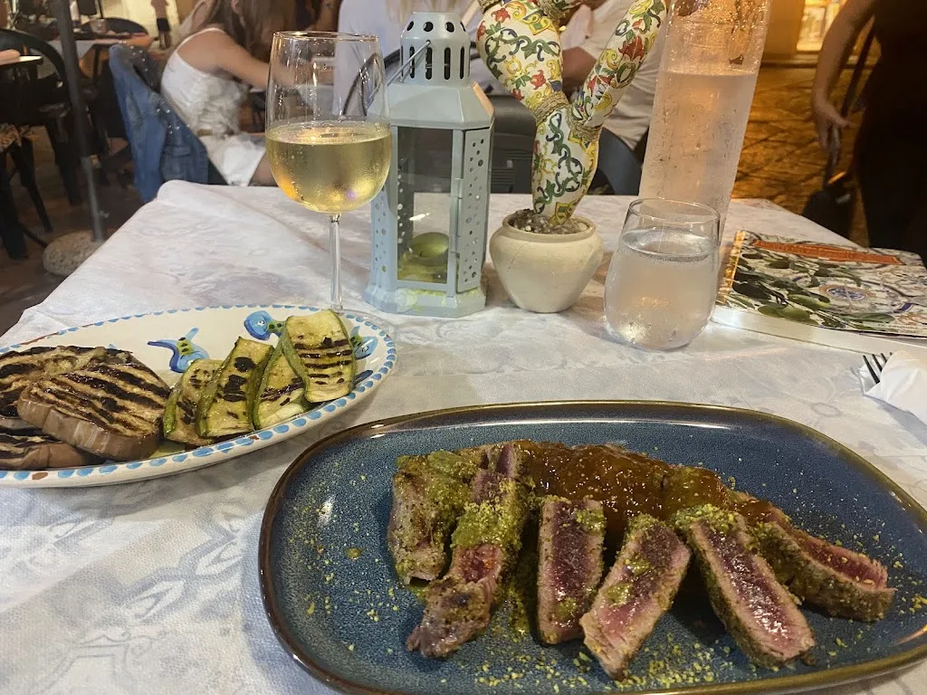 Roëlle Zijlstra_L'Angolo del Pesce_Lipari_review