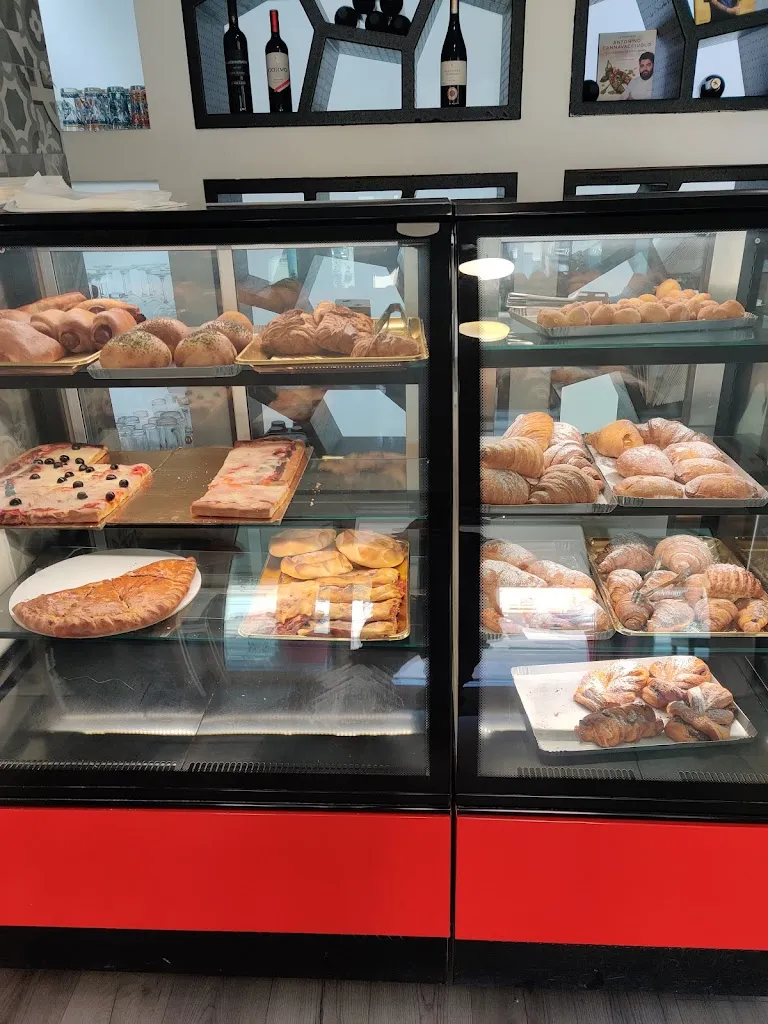 Corinic pizzeria Food&Bar restaurant in Mazzarrone