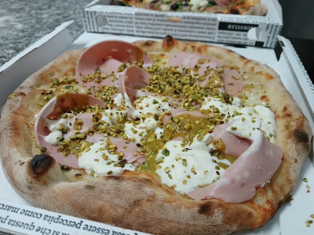 Bar pizzeria Tempopieno restaurant in Mazzarrone