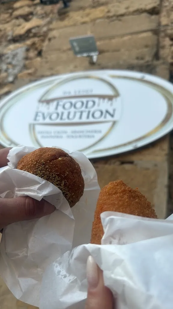 Marianna Bonvissuto_Food Evolution Rosticceria, Tavola Calda, Arancine, Panini, Yogurteria_Mazzarino_recensione