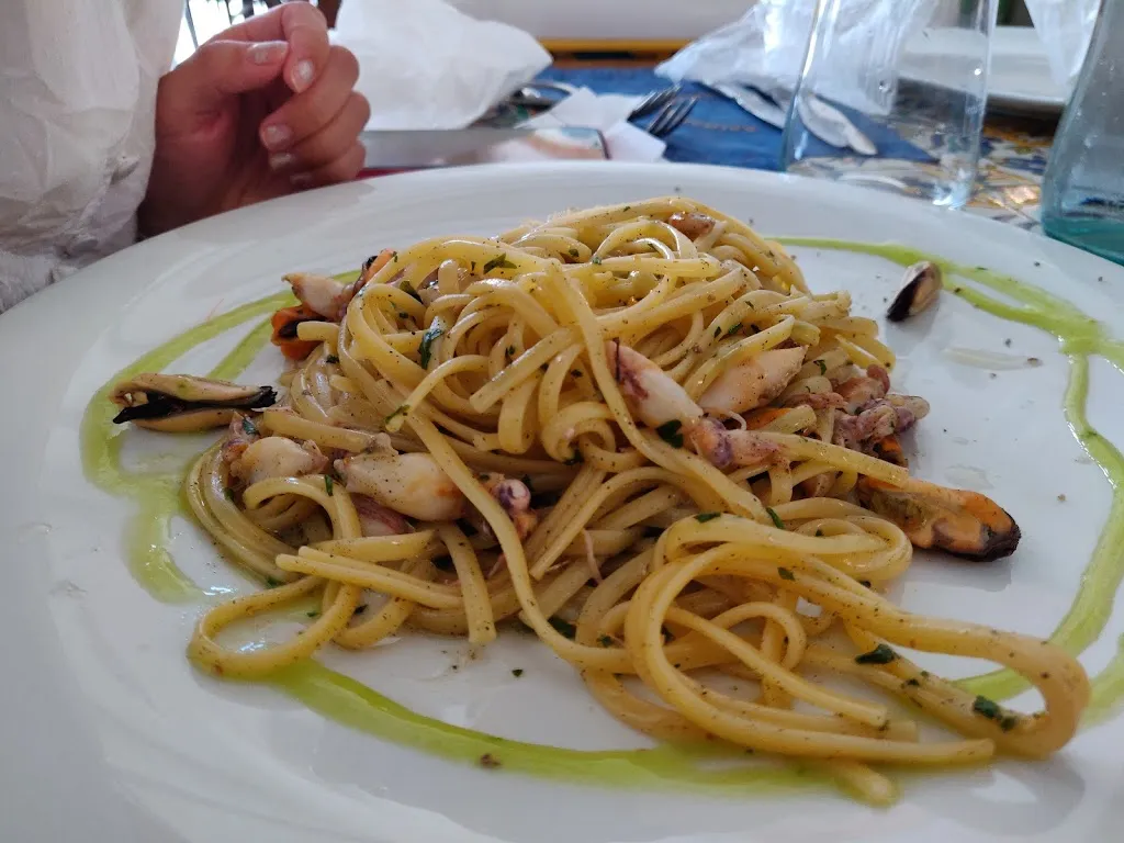 Ke WU_CONTROCORRENTE -Taverna di Mare- di Marmoreo Bartolomeo Antico borgo marinaro_Mazara II_review