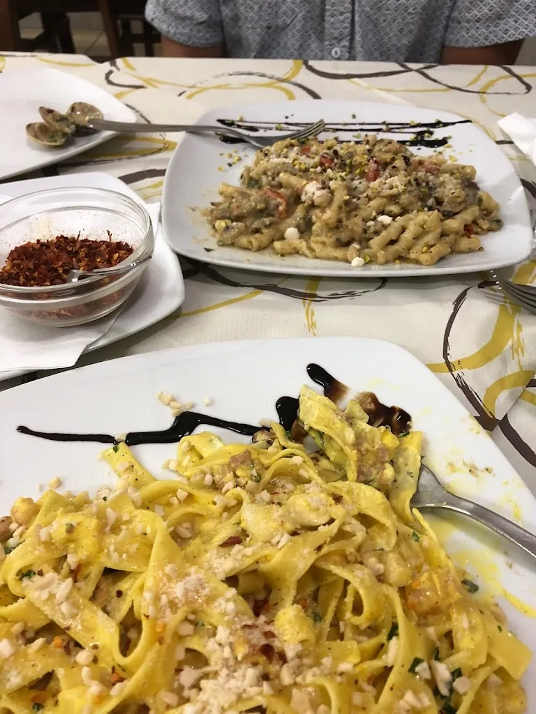 Cheri White_Pizzeria Rosticceria Pollo D`Oro_Mazara II_recensione