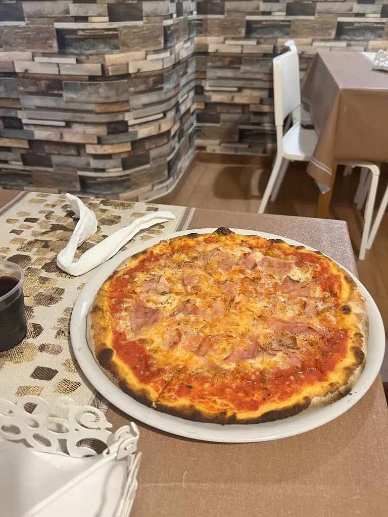 Pizzeria La Rustica di Martines Gaetano_Mirabella Imbaccari_slider_image_3