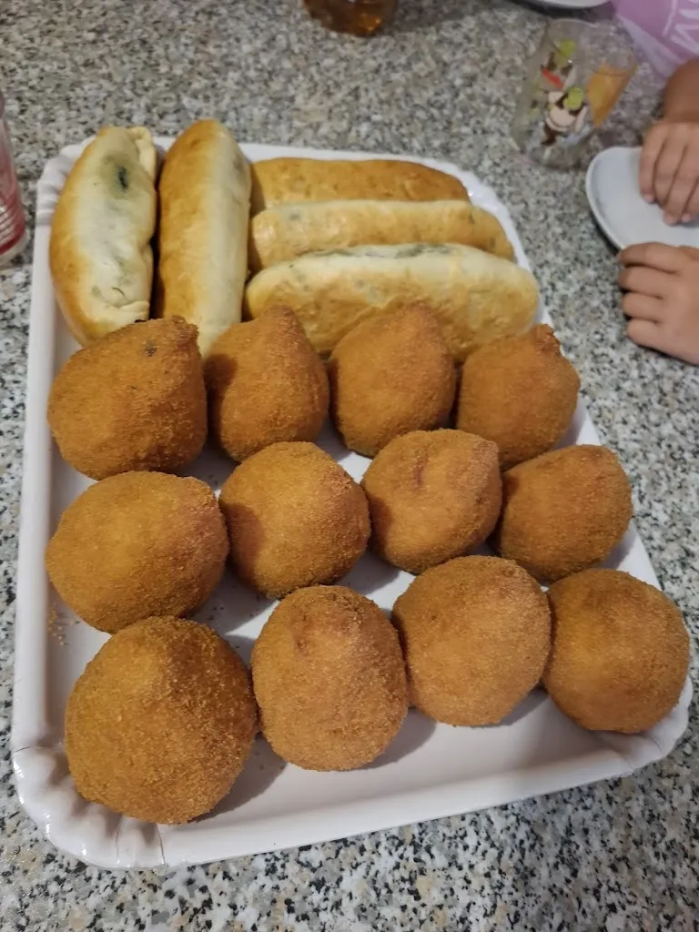 Robin Reichel_Bar Sport_Mirabella Imbaccari_review