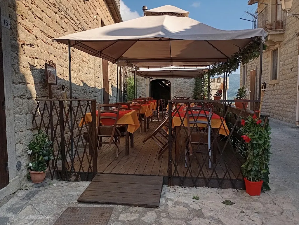 La Taberna di Arnaldo restaurant in Montalbano Elicona