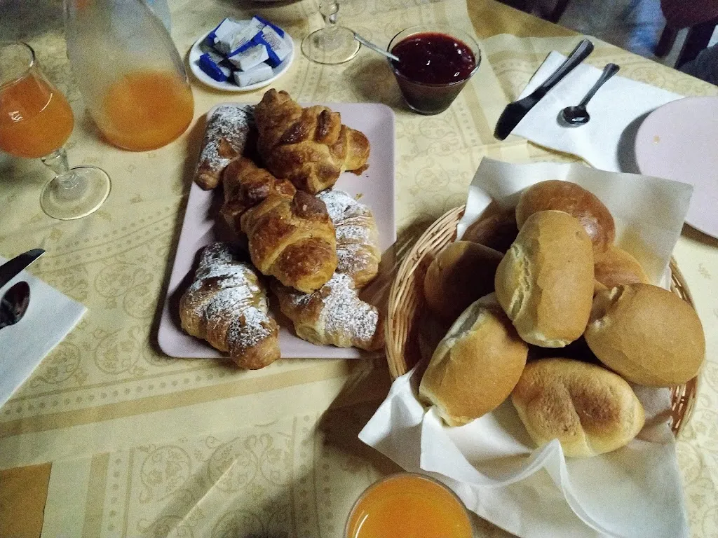 Kathryn Demanuele_agriturismo valle alcantara_Motta Camastra_review