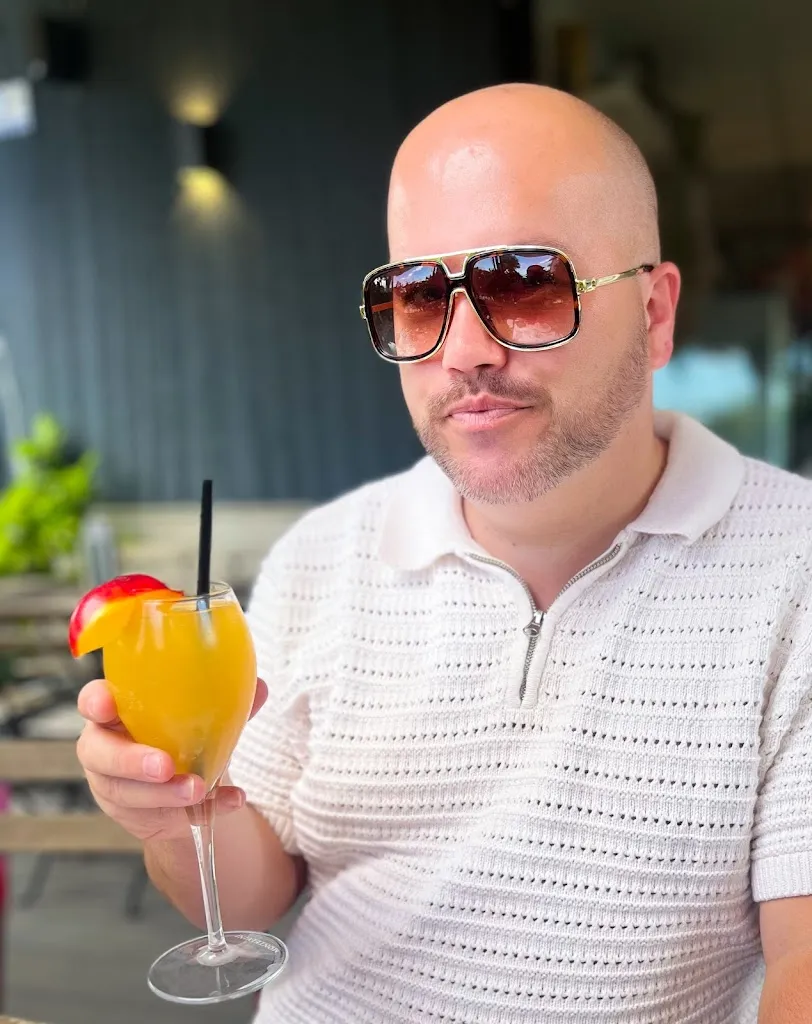 Adam Hayward_L’Amuri Coffee & Brunch, Aperitivo Cocktails and Dinner Vibes_Motta Sant'Anastasia_review