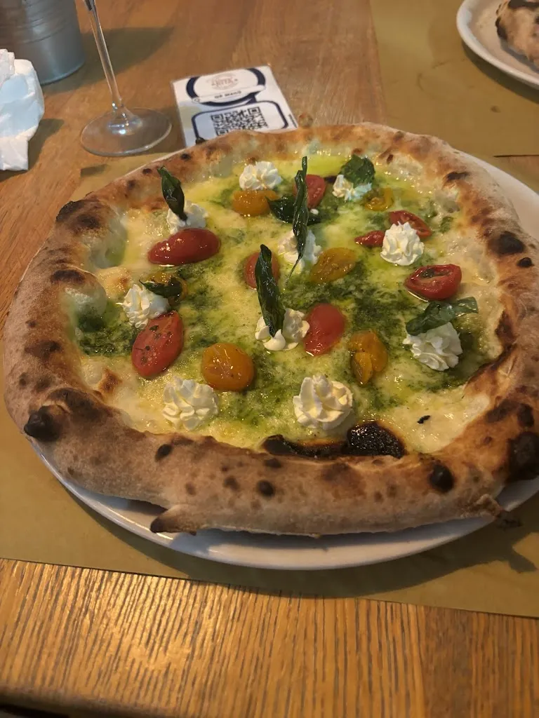 Stacia Martin_Mamma Rita cafè lounge pub food pizza_Mussomeli_review