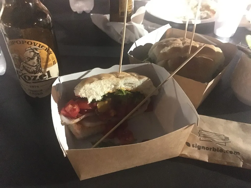 Gianni Iasiuolo_Altro Che_Leporano Marina_review