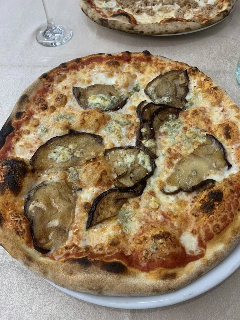 Rocco Sardo_Cinque Sensi Ristorante Pizzeria_Nissoria_review