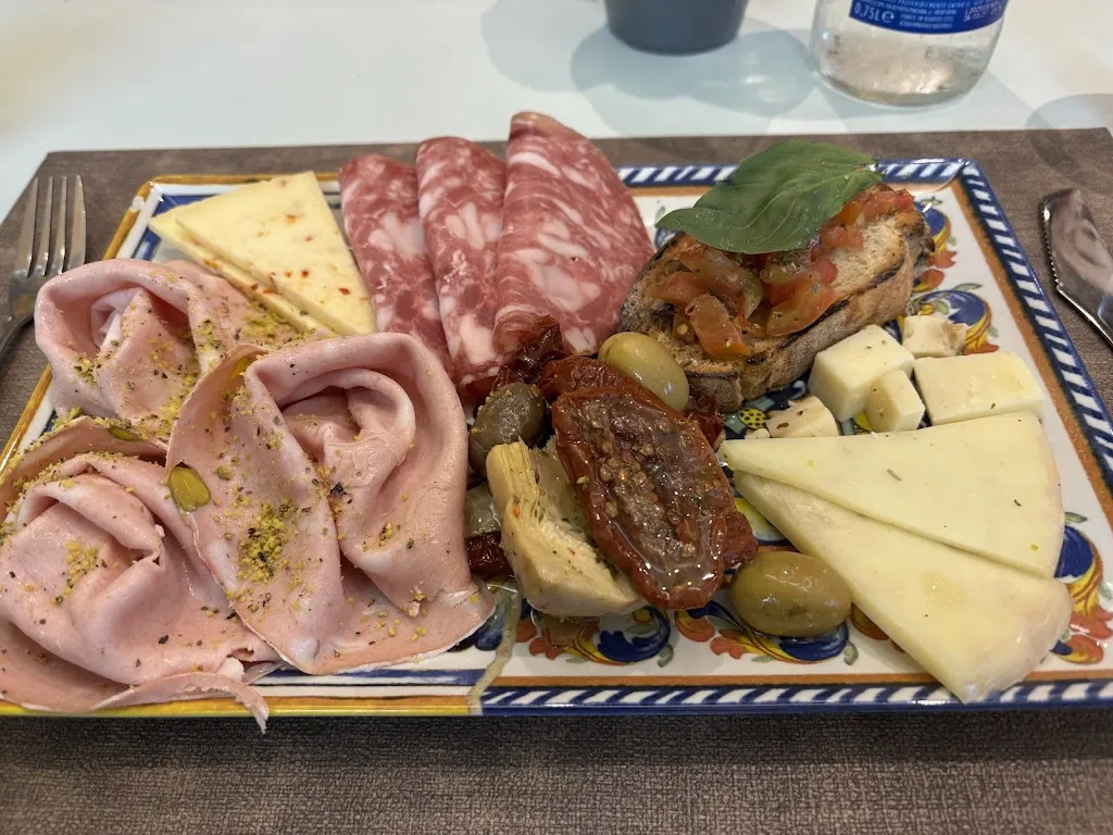 David Dinsmore_Accussí é_Nicolosi_review