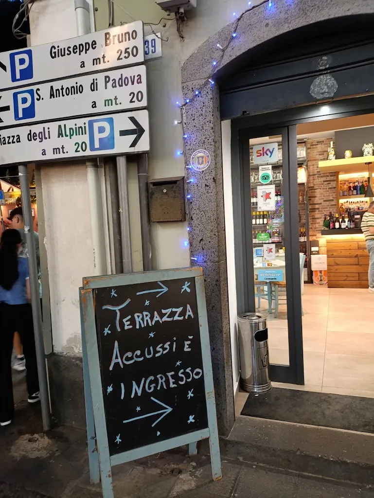 Jason Dalli_Accussí é_Nicolosi_review