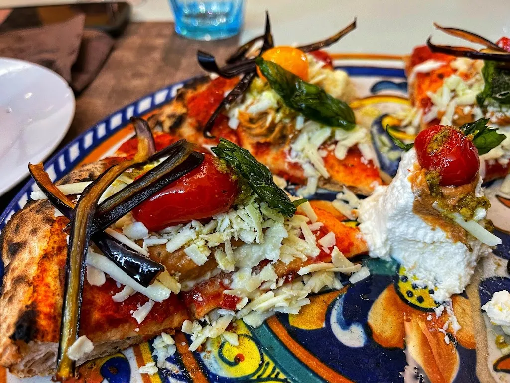 Akeen Kara_Accussí é_Nicolosi_review