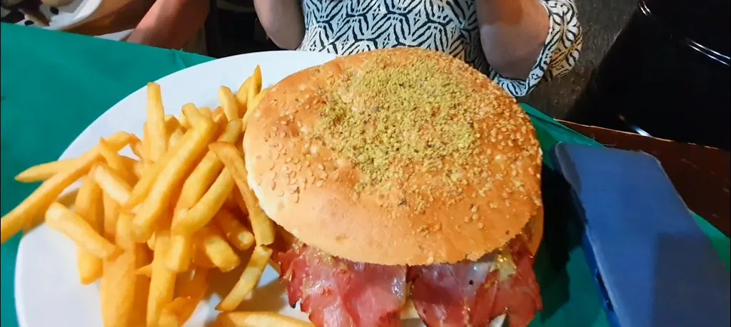 LifeWith Eve_Rosemary's Pub_Nicolosi_review