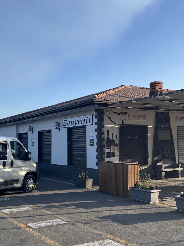 Geovanna Peralta_Bar Ristorante Crateri Silvestri_Nicolosi_recensione