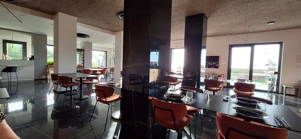 Mōn Meat - Restaurant -Pizza_Nicolosi_slider_image_1