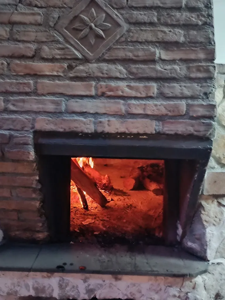 I Cumpari bistrot pizza e pizzoli_Nicolosi_slider_image_3