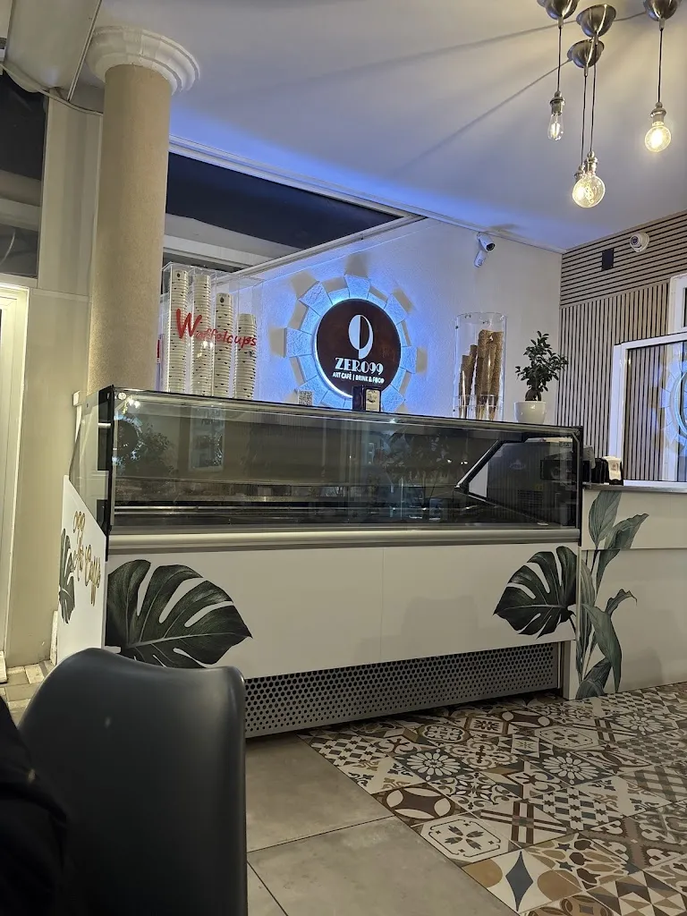 Antonio Troiani_Zer099 Art Cafè_Leporano_review