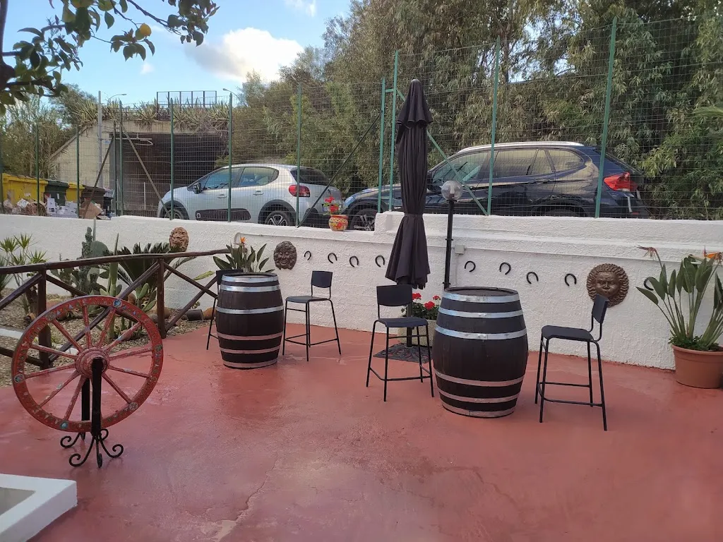 Il Giardino Saraceno PANE CUNZATU Roccalumera restaurant in Pagliara