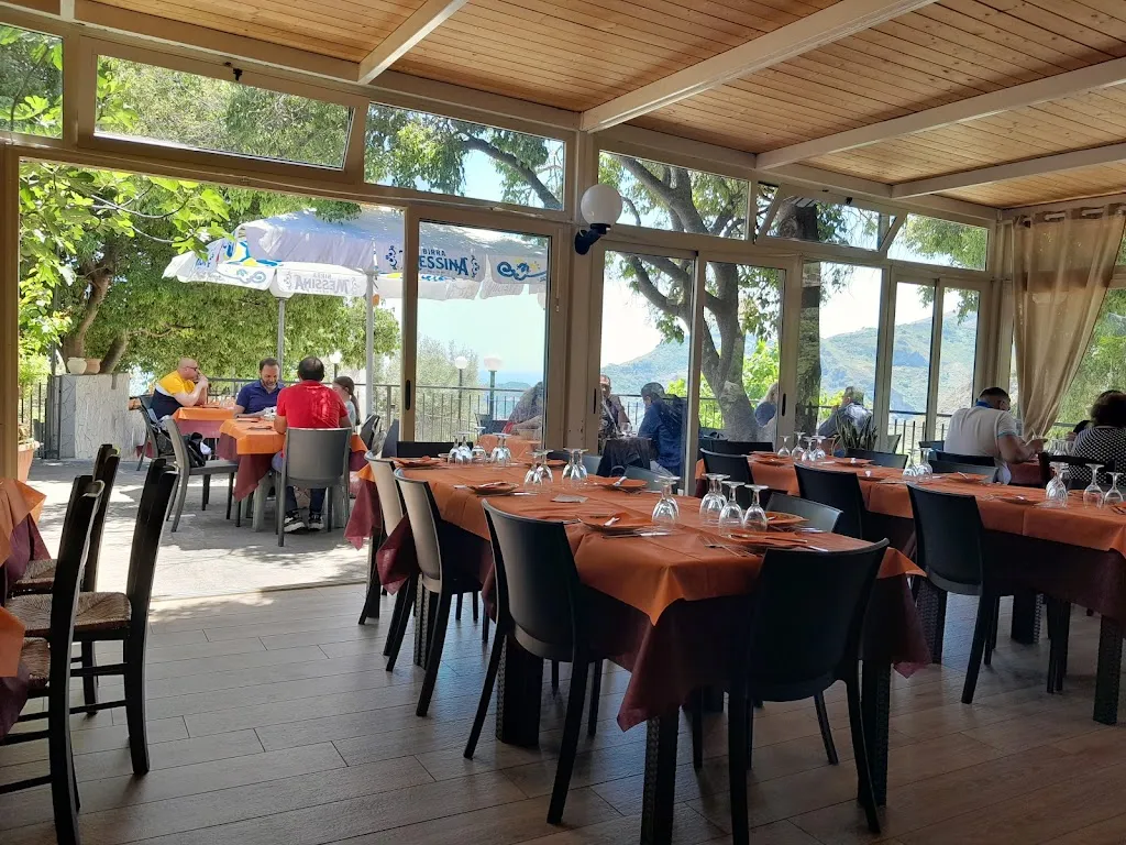 Le Pietre restaurant in Pagliara