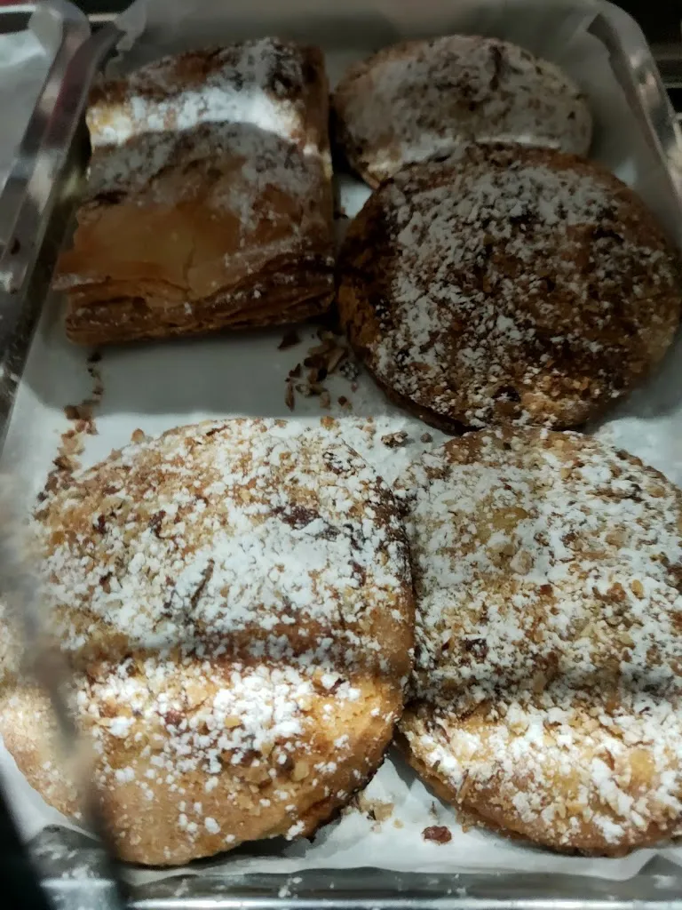 Nicola Scaccianoce_Bar Pasticceria Coscino dal 1982_Palazzo Adriano_review