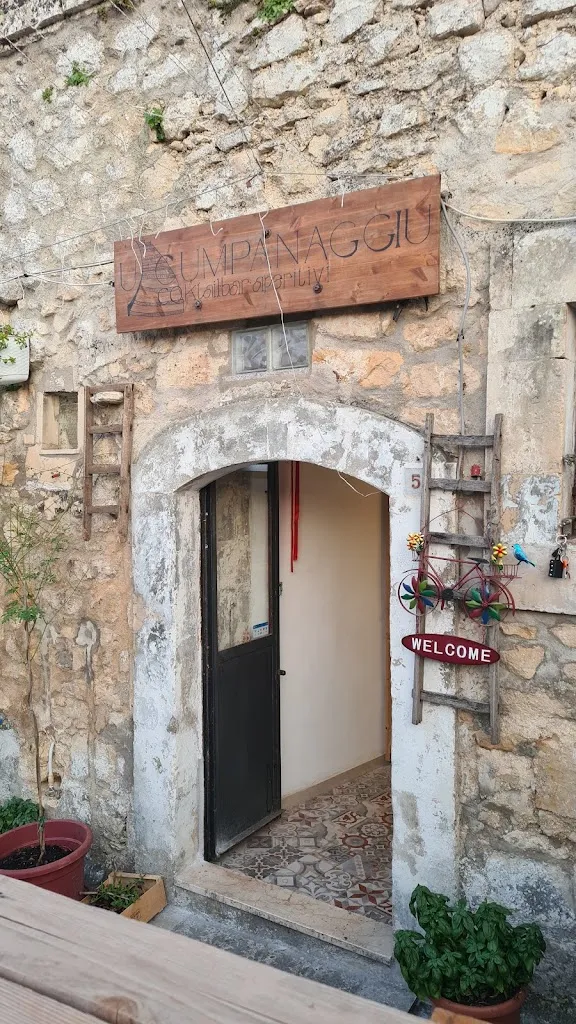 Sonja de Jong_Ucumpanaggiu_Palazzolo Acreide_recensione