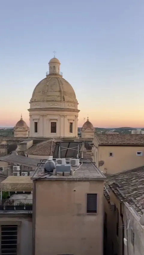 Bálint Jakabos_SECRET eat drink stay #noto_Noto_review