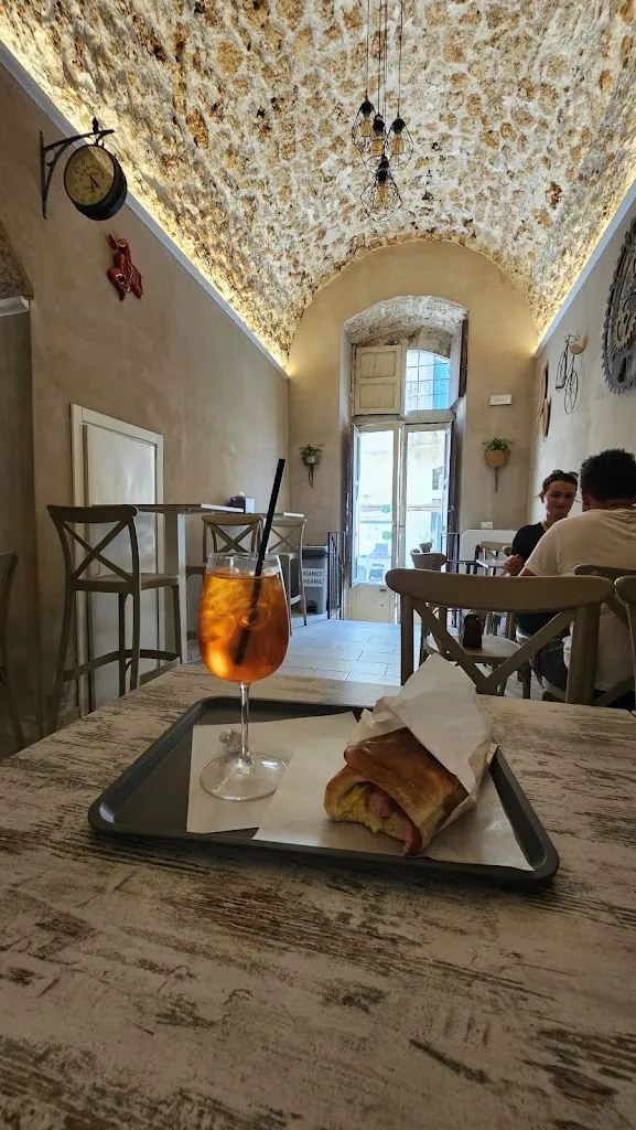 Johannes Maximilian_Rosticceria Palermitana Arancina Planet_Noto_review