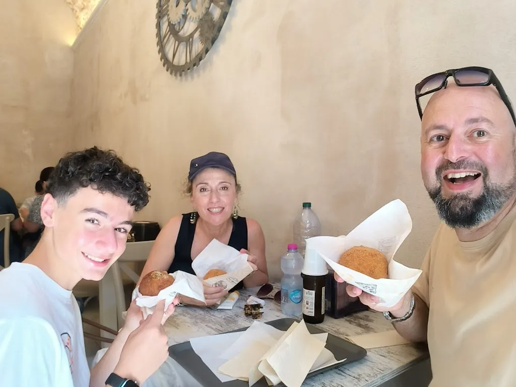 Richard Zahra_Rosticceria Palermitana Arancina Planet_Noto_review