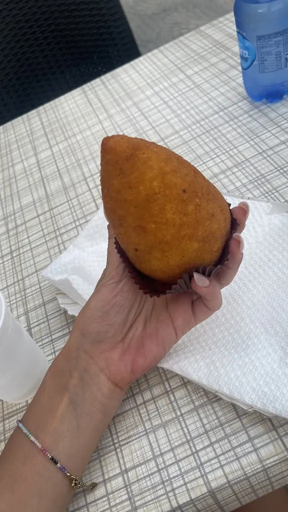 Miriam Politi_La piazzetta delle bontà_Noto_review