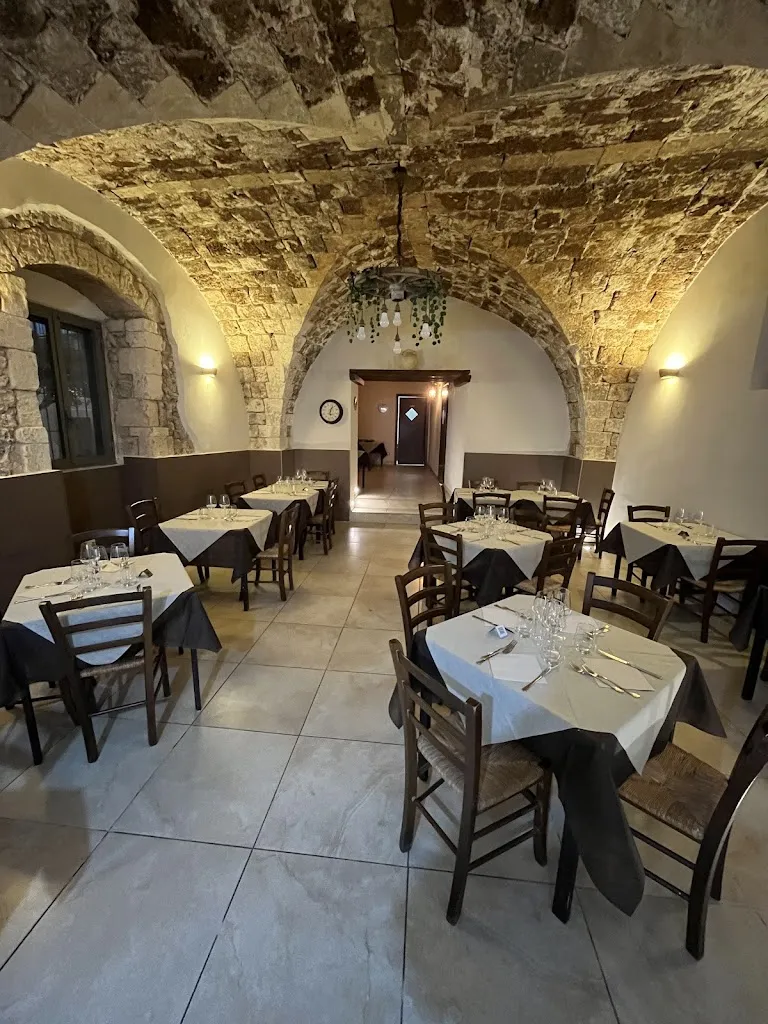 Kabir restaurant noto Food & Drink restaurant in Noto