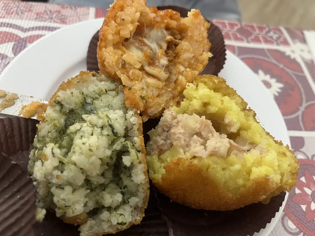 Joanna Zhang_Pizzeria Nonna Maria Frazzata & co. Since 1951_Noto_review