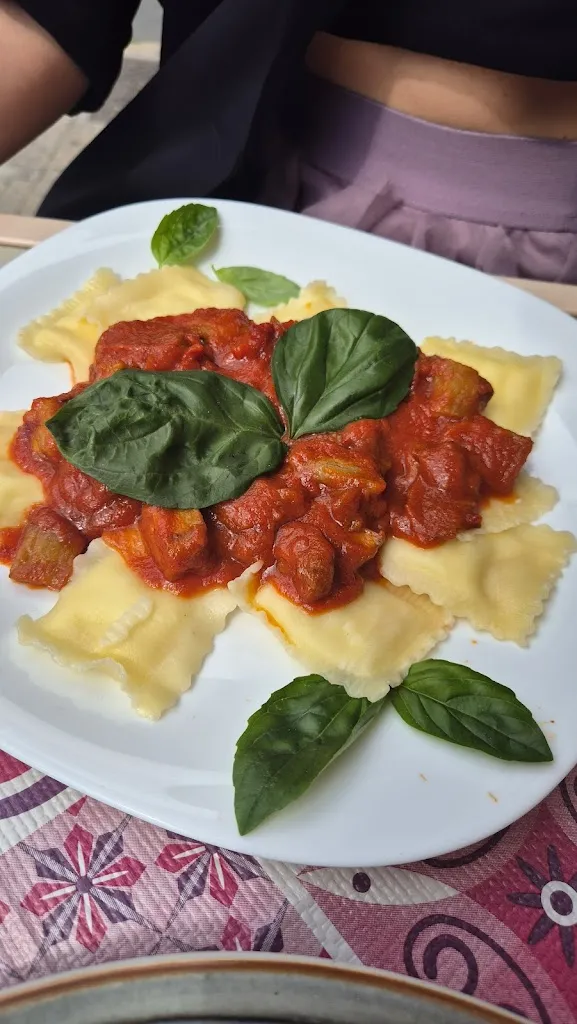 jossy hotta_Pizzeria Nonna Maria Frazzata & co. Since 1951_Noto_review