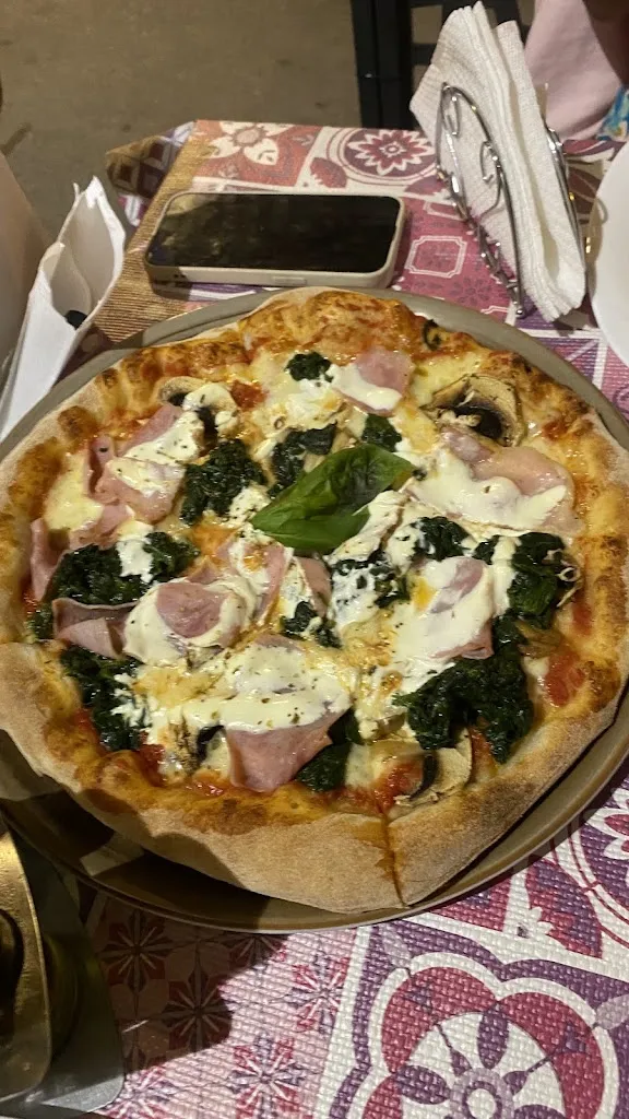 Mariane Marjaba_Pizzeria Nonna Maria Frazzata & co. Since 1951_Noto_review