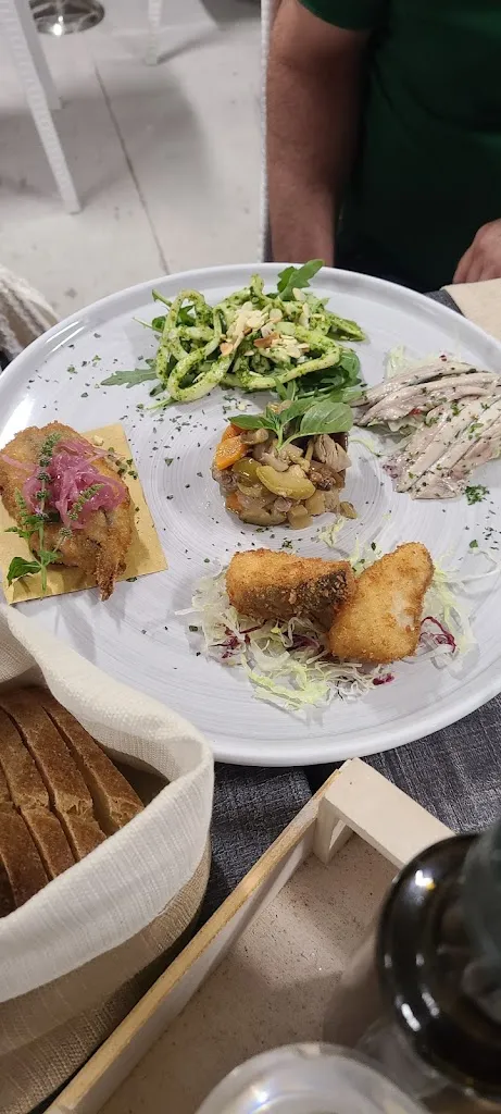 Danielle Jones_Ristorante la Risacca_Patti_review