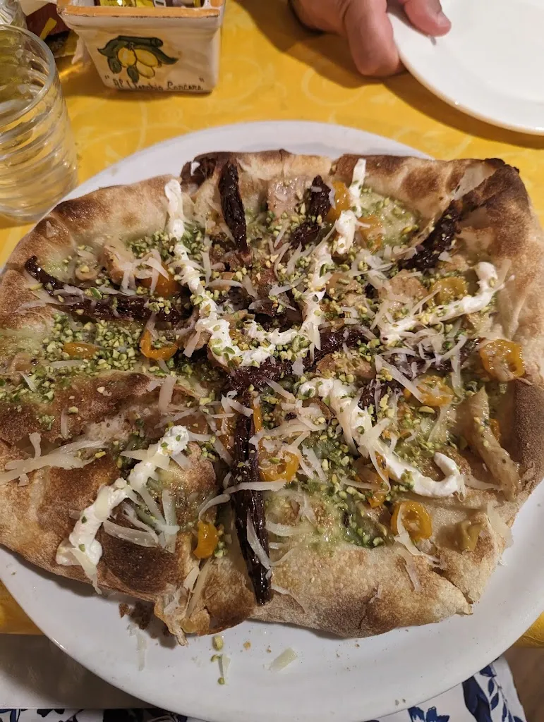 Claudine Cardona_Pizzeria Al Vecchio Carcere_Patti_review