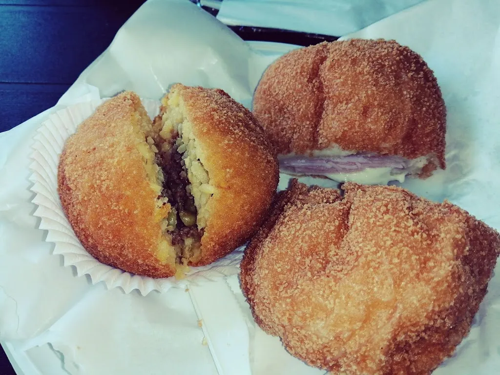 Giuseppe Mandarano_La Piazzetta_Petralia Soprana_review