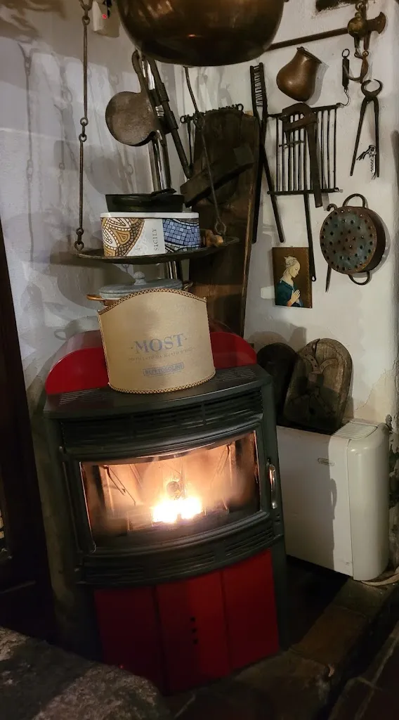 Kostis Zaxaris_La Tana Del Lupo_Pedara_review