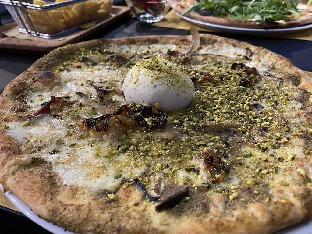 Geoff Finan_ARA dell'ETNA Pizza e Food_Pedara_review